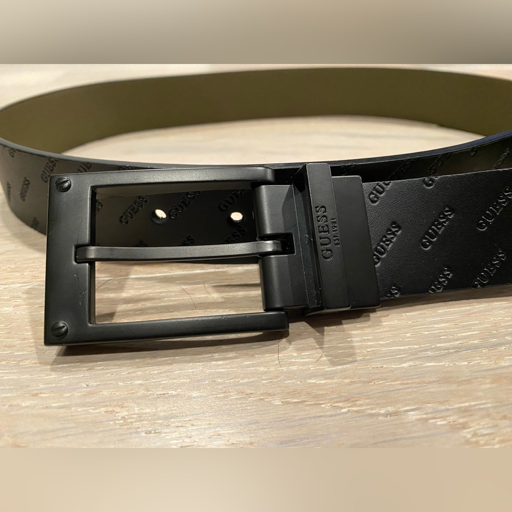 Guess Black/Olive Reversible Men’s Belt size 32